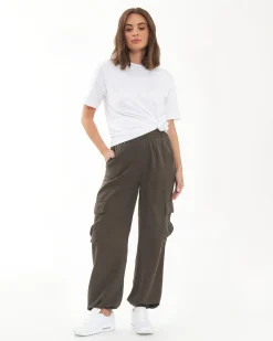 Claud Tee White